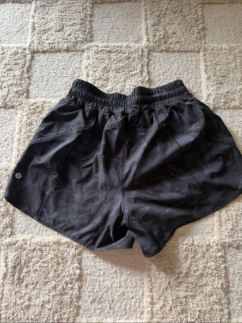Lululemon Track that Short Camo shorts Sz 8 - Picture 2 of 4